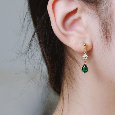 Emerald Gold Earrings, Emerald Green Stone, Emerald Green Earrings, Green Garnet, Sparkle Jewelry, Earrings Dainty, Emerald Earrings, Green Earrings, Star Studs