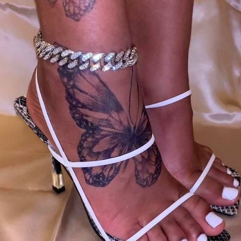 Feet Tattoos Black Women, Foot Tattoo Black Women, Tattoos Black Women, Hair Influencer, Foot Tattoos For Women, Hip Tattoos Women, Tasteful Tattoos, Cute Toe Nails, Dope Tattoos For Women