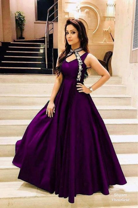 Gown From Saree, Normal Blouse Designs, Gowns Dresses Indian, Normal Blouse, Indian Gown, One Piece Gown, Designer Anarkali Dresses, Ethnic Gown, Party Wear Gown