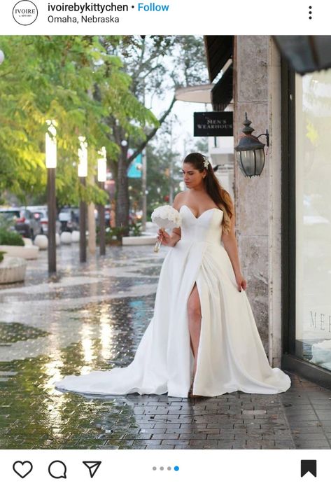 Red And White Wedding Decorations, Dramatic Wedding Dress, Renew Vows, Curvy Wedding Dress, Curvy Wedding, White Wedding Decorations, Red And White Weddings, Wedding Couture, Dress Idea