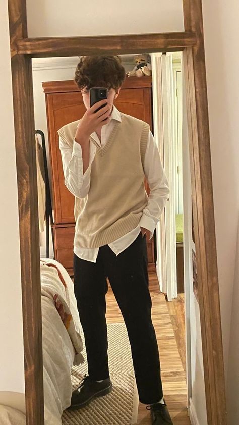 Male Outfits Light Academia, Light Academia Style Men, Casual Academia Men, Casual Light Academia Outfits Men, Light Academia Aesthetic Male, Light Academia Aesthetic Outfit Male, Dark Academia Style Men Summer, Light Academia Aesthetic Boy, Light Academia Male Outfit