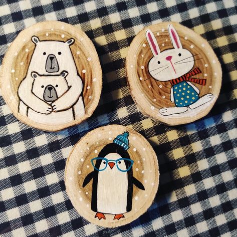 Painted Wood Slices Ideas, Wooden Rounds Crafts, Xmas Crafts Kids, Painted Magnets, Wood Slice Christmas, Christmas Tree Decorations Diy, Wood Christmas Ornaments, Wooden Christmas Ornaments, Painted Ornaments