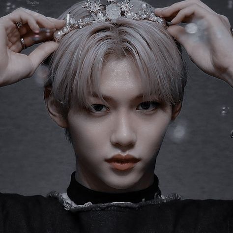 Felix Royal Aesthetic, Skz In Crowns, Stray Kids Crowns, Felix Skz Aesthetic, Felix Crown, Skz Aesthetic, Felix Icons, Dark Edit, Crown Aesthetic