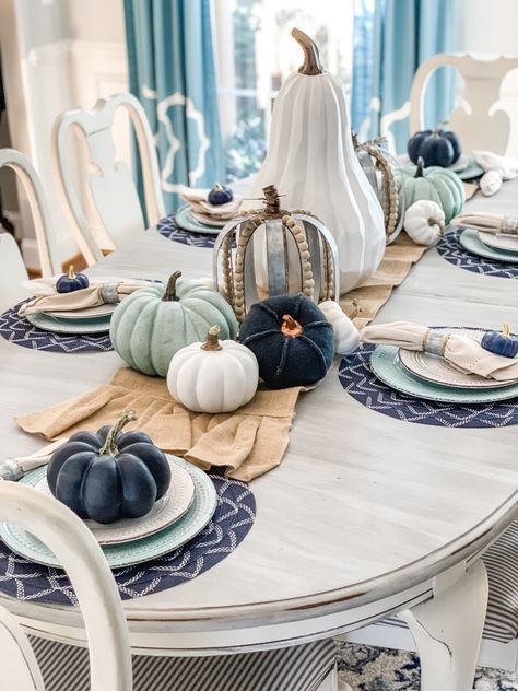 Dinning Room Table Fall Decor, Modern Thanksgiving Round Table Settings, White And Blue Thanksgiving Table, Blue Decor Dining Room, Navy Blue Thanksgiving Decor, Autumn Dining Room Decor, Blue Fall Table Decor, Fall Placemat Settings, Blue Dining Room Table Setting