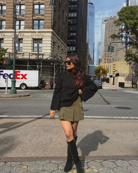 Cargo Skort Outfit, Green Cargo Skirt Outfits, Cargo Skirt Outfits, Green Cargo Skirt, Cargo Skirt Outfit, Cargo Skirts, Skort Outfit, Skirt Outfits Fall, Petite Style