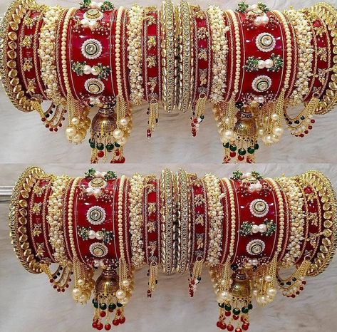 Dulhan Set, Latest Bridal Makeup, Bridal Jewellery Inspiration, Wedding Jewelry Sets Bridal Jewellery, Bridal Chura, Gold Bangle Set, Bridal Jewellery Design, Fancy Jewellery Designs, Gold Bridal Jewellery Sets