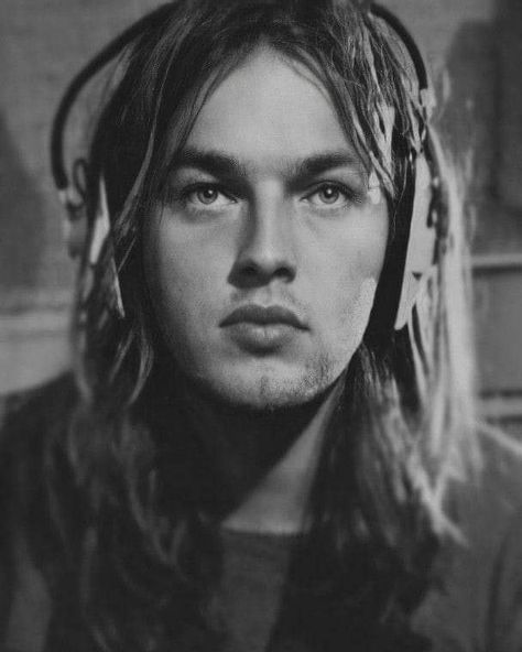 Pink Floyd auf Instagram: „David Gilmour, 1973 #pinkfloyd #davidgilmour #beauty #beautiful #artist #show #sweet #fashion #amazing #model #rockstar #star #legend…“ Roger Waters David Gilmour, David Gilmore, Pink Floyd Wallpaper, David Gilmour Pink Floyd, Pink Floyd Art, Hair Metal Bands, Richard Williams, Pink Floyd Wall, Sweet Fashion