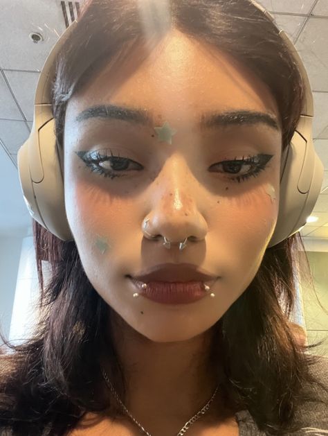 mia on Twitter: "someone called me ugly cause they disagree w me…. let’s be fr https://t.co/rgn1wVZeMt" / Twitter Body Modification Piercings, Types Of Ear Piercings, Face Piercings, Facial Piercings, Cute Piercings, Body Jewelry Piercing, Body Piercings, Lip Piercing, Jewelry Fashion Trends