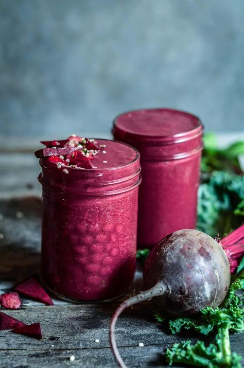 Beet Kale Smoothie - Beside the Mountain Beet Smoothie Recipes, Beets Smoothie Recipes, Kale Benefits Health, Smoothie Without Banana, Carrot Cake Smoothie, Energizing Smoothies, Blackberry Smoothie, Pink Smoothie, Beet Smoothie