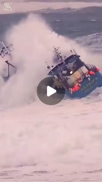 Deep Sea Fishing Boats, Ocean Fishing Boats, Scary Ocean, Boat Humor, Deadliest Catch, Marine Engineering, Rough Seas, Ocean Fishing, Marine Environment