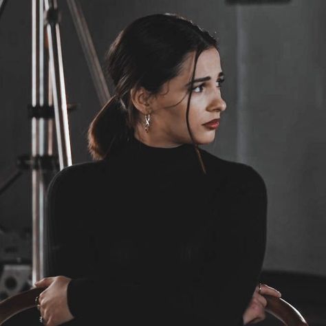 Naomi Scott Icon, Naomi Scott Hair, Naomi Scott Aesthetic, Latino Actresses, Freddy Carter, Naomi Scott, Cute Couple Dp, Penteado Cabelo Curto, Famous Girls