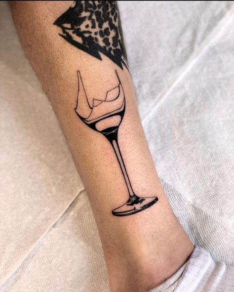 Wine Tattoo, Tiny Tattoo, Tattoo Flash Art, Dream Tattoos, Dope Tattoos, Simplistic Tattoos, Blackwork Tattoo, Piercing Tattoo, Creative Tattoos