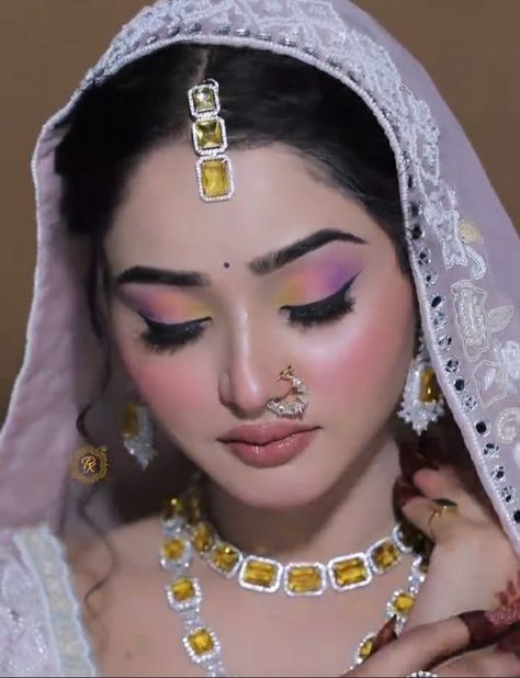 Flowers Makeup Look, Indian Wedding Nose Ring, Bridal Nose Ring Pakistani, Indian Bridal Nose Ring, Afghani Makeup, Wedding Dulhan Pose, Indian Wedding Aesthetic, Eye Makeup Guide, Indian Makeup Looks