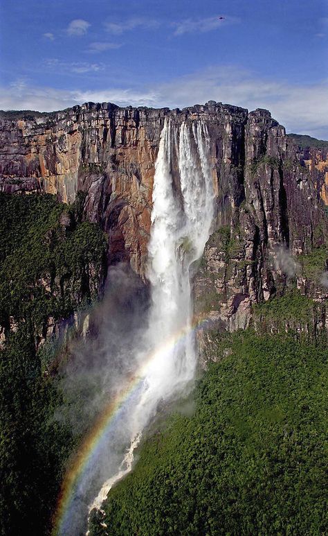 LAS CATARATAS DEL PARAISO SI EXISTEN..... DE LA PELI UP!!...Los Tepuyes orientales Roraima Angel Falls Venezuela, Tropical Locations, Monte Roraima, Mount Roraima, Paradise Falls, Waterfall Photography, Beautiful Waterfalls, Amazing Nature, Nature Photos