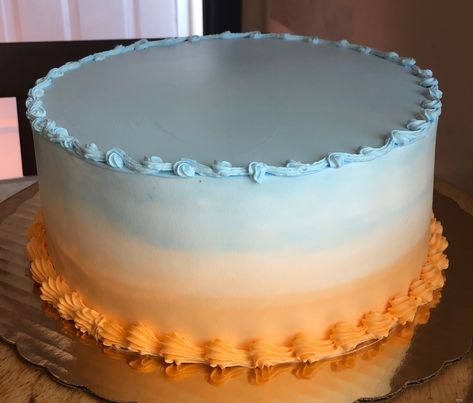 Orange and blue cake decoration Bluey Cake Ombre, Blue And Orange Cake Ideas, Bluey Cake Ideas Smash Cake, Bluey Cake Ideas 1st Birthday, Blue And Orange Birthday Decorations, Bingo From Bluey Cake Ideas, Bluey Themed Smash Cake, Bluey Birthday Sheet Cake Ideas, Blue And Orange Cake Birthday