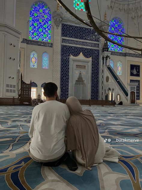 Halal Love, Islam Marriage, Muslim Couple Photography, Muslim Family, Muslim Couple Quotes, Islamic Wedding, Love In Islam, Cute Muslim Couples, My Kind Of Love