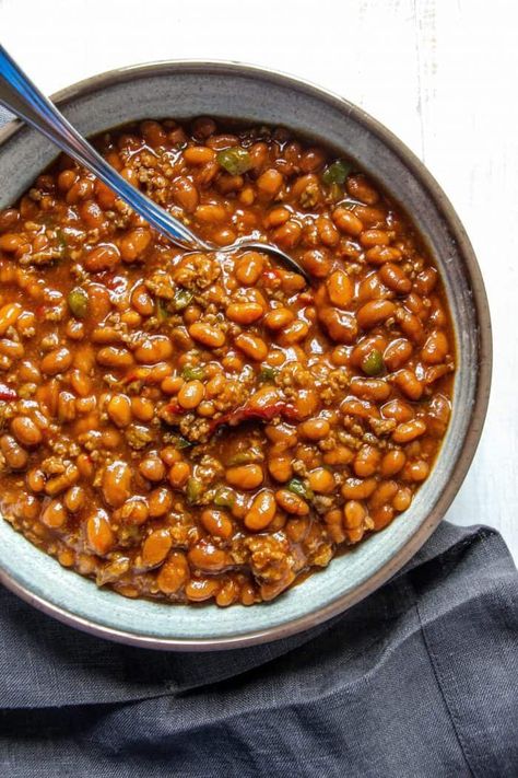 Southern Baked Beans - Layers of Happiness Baked Beans With Ground Beef, Beans With Ground Beef, Southern Baked Beans, Best Baked Beans, Bbq Baked Beans, Juicy Hamburgers, Baked Beans Recipe, Beans Recipes, Baked Bean Recipes