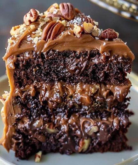 Beatoze Caramel Chocolate Cake, Pecan Desserts, Unsweetened Cocoa Powder, Pecan Cake, Caramel Pecan, Caramel Cake, Caramel Chocolate, Chocolate Pecan, Dessert Salads