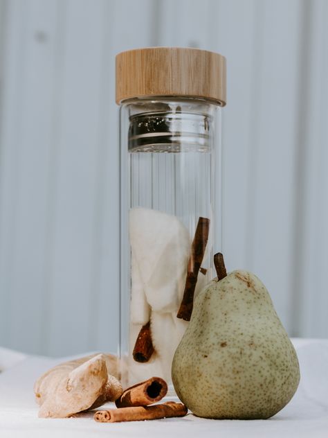 5 Infuser Water Bottle Recipes to Try if Plain Water isn't Your Thing Infuser Water Bottle Recipes, Infuser Recipes, Seasonal Produce Guide, Infuser Water Bottle, Tea Infuser Bottle, Plain Water, Infused Water Bottle, Fruit Slice, Diy Beauty Recipes