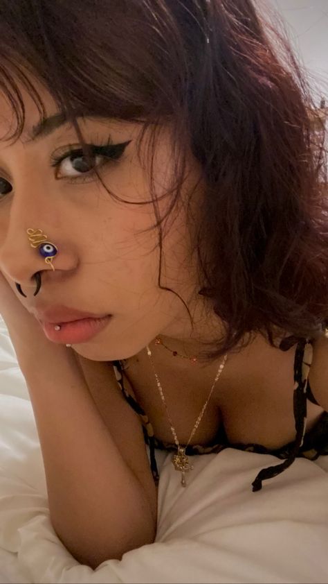 Stretched septum with a vertical labret and a nose cuff Stretched Septum, Vertical Labret, Nose Cuff, Cool Piercings, Piercing Inspo, Girl Tips, Nose Piercing, R C, Piercings