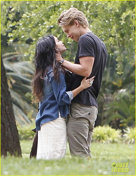 this is making me envious of vanessa -_- Austin Butler And Vanessa, Vanessa And Austin, Vanessa Hudgens And Austin Butler, Chaning Tatum, Shannara Chronicles, The Love Club, Blonde Boys, Austin Butler, Blonde Guys