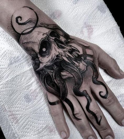 Alien Hand Tattoo, Scary Hand Tattoos, Tattoos Na Mao, Creepy Hand Tattoos, Dark Hand Tattoos, Gothic Hand Tattoo, Rip Tattoos For Mom, Gotik Tattoo, Feminine Skull Tattoos