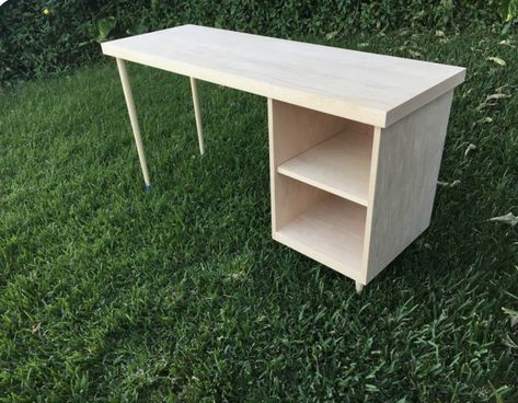 Diy Manicure Table, Nail Table Ideas, Home Beauty Salon, Home Nail Salon, Nail Salon Decor, Wood Craft Projects, Spa Ideas, Nail Room, Manicure Table