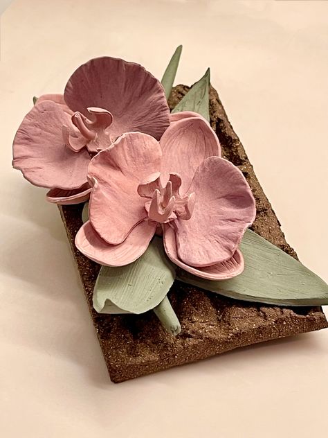 Clay Art Painting Ideas, Orchid Sculpture, Orchid Clay, Clay Lily, Clay Orchid, Ceramic Orchid, Orchids Painting, Sculpture Art Projects, Flower Clay