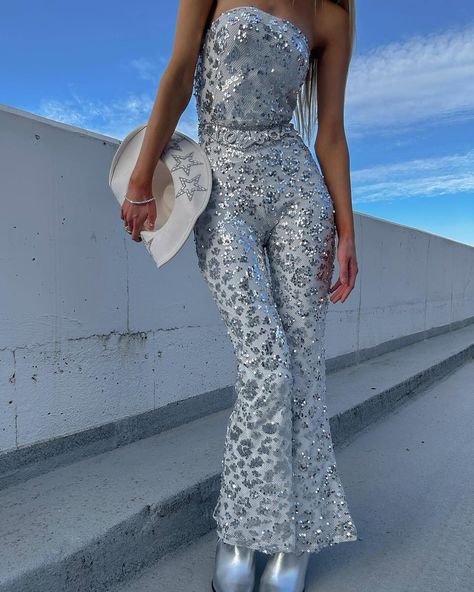 @sydneyalgeri is on fireeee🔥She’s festival ready from head to toe in the Tess White Jumpsuit Tap to steal her iconic look xx Silver Jumpsuits, Disco Jumpsuit, Bridal Jumpsuit, Sequin Jumpsuit, Disco Outfit, Strapless Jumpsuit, Style Looks, White Jumpsuit, Dance Outfits