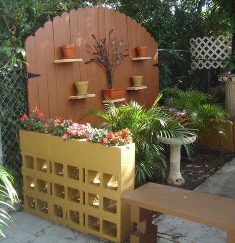 19 Cool Cinder Block Planters That Everyone Can Make Cinder Block Ideas, Spring Backyard, Dream Backyards, Tropical Patio, Decorative Fence, Cinder Block Walls, Cinder Block Garden, Cinder Blocks, Side Yards