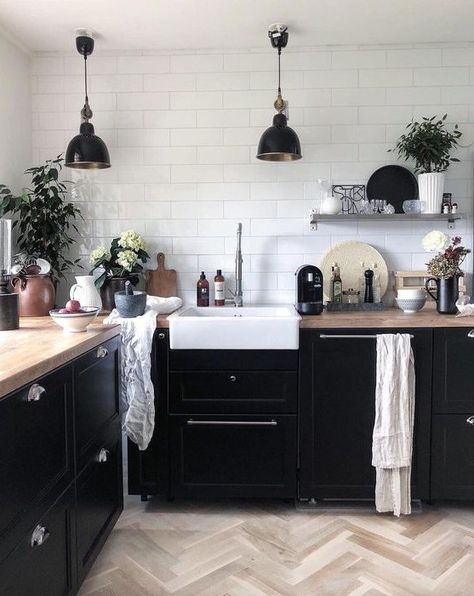 Dapur Skandinavia, Scandinavian Interior Kitchen, Model Dapur, Scandi Kitchen, Interior Design Minimalist, Kabinet Dapur, Black Kitchen Cabinets, Dark Kitchen, Scandinavian Interior Design