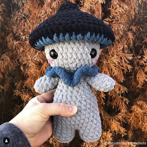 Isn't this little mushroom creature made by @autumnstormcreations just adorable? 😍 Credit: @autumnstormcreations -⁠ REPOST:⁠ This pattern is so cute and so fun! Love how my mushroom boy turned out. Pattern by @critter_stitch Crochet Mushroom Guy, Crochet Mushroom Man, Mushroom Man Crochet, Mushroom Creature, Mushroom Guy, Mushroom Outfit, Little Mushroom, Crochet Mushroom, Boys Pattern