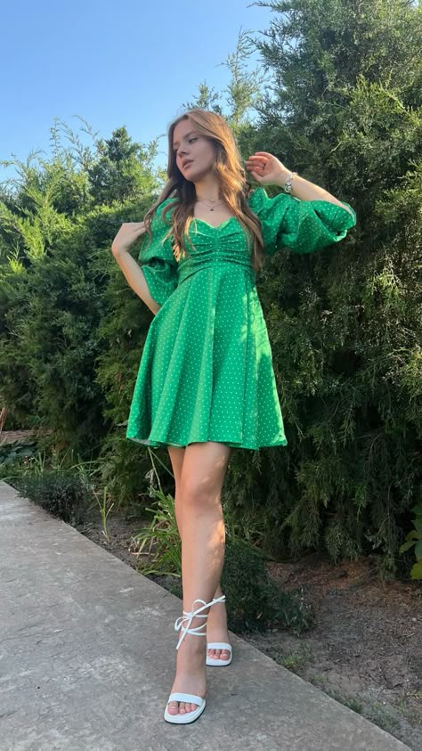 Short One Piece Dress, Frock Photos, Short Frocks, Gaun Fashion, Casual College Outfits, Stylish Photo Pose, Looks Party, Casual Day Outfits, Quick Outfits