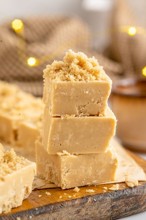 Penuche Fudge (Brown Sugar Fudge) Penuche Fudge Recipe, Fudge With Marshmallow Cream, Divinity Fudge, Honey Fudge, Penuche Fudge, Brown Sugar Fudge, Fudge Pie, Fudge Bars, Homemade Candy