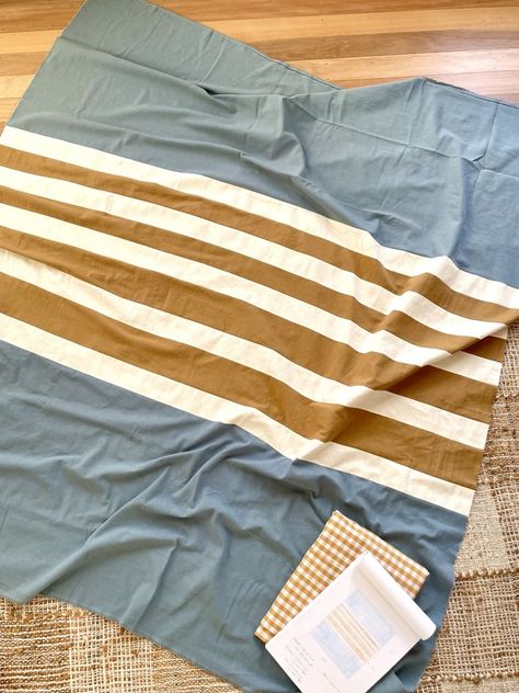 Striped Quilts, Stripe Quilt Pattern, Monochromatic Quilt, Solid Fabric Quilts, I Need To Change, Camping Quilt, Simple Quilts, Dotted Paper, Big Block Quilts