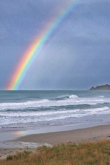 Rainbow at Wainui Beach in Gisborne, North Island, New Zealand. Original source unknown. Beach With Rainbow, Rainbow God, Rainbow Pictures, Perfect View, God's Promise, Fashionable Accessories, Rainbow Sky, I Love The Beach, Rainbow Aesthetic