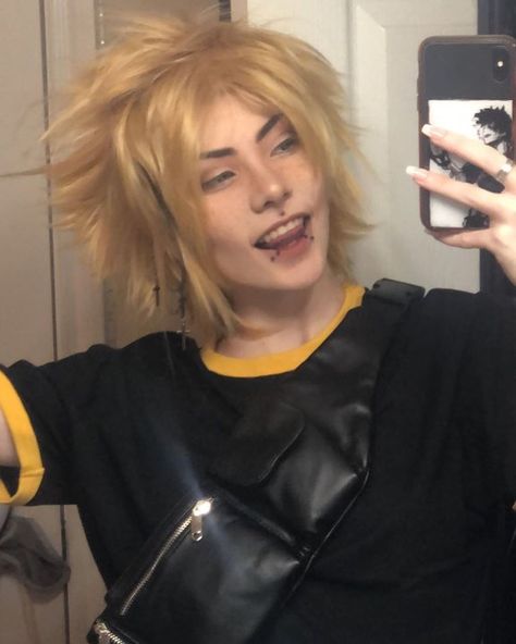 Denki Cosplay, Kaminari Denki, Human Pikachu, Denki Kaminari, Mha Cosplay, Epic Cosplay, Anime Guys Shirtless, Cosplay Tips, Cosplay Characters