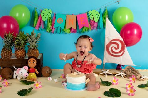 Moana Cake Smash, Moana Smash Cake Ideas, Moana Photoshoot Ideas, Moana Smash Cake, Moana Cakes, Beach Cake Smash, Daughters First Birthday, Cake Shoot, Moana Theme Birthday