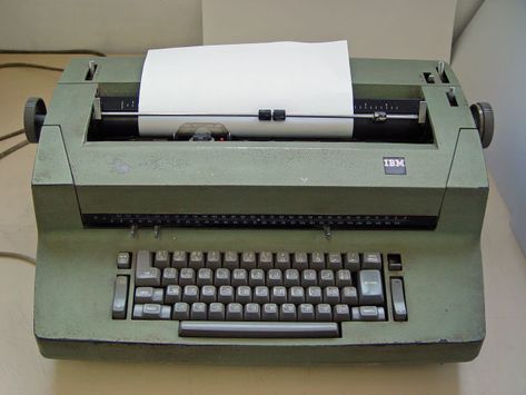 Old Fashioned Typewriter, Learn To Type, Electric Typewriter, Those Were The Days, Kelly Wearstler, Sleeping Dogs, Good Ole, Do You Remember, Modern Technology