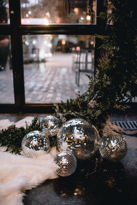 Modern Winter Wedding Decor, Winter Industrial Wedding, Rustic New Years Eve Wedding, Metallic Winter Wedding, Moody Gatsby Wedding, Disco Ball Winter Wedding, Winter Flower Decorations, Winter Wedding Disco Balls, Winter Wedding Glam