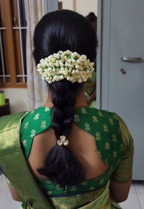 Simple Hairstyles With Flowers, Hair Styles For Function Indian, Simple Hairstyle For Engagement, Hairstyles For Indian Wedding Simple, Hairstyles Function, Flower Hairstyles Indian, Saree Hairstyles Simple, Simple Hairstyle For Saree, Indian Hairstyles For Saree