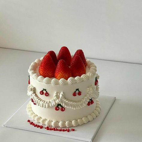 Study Together, Bolo Vintage, Anime Cake, Vintage Birthday Cakes, Study With Me, Mini Cakes Birthday, Cute Baking, Creative Birthday Cakes, Simple Birthday Cake