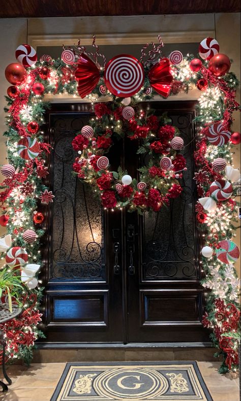 Red And White Christmas Door Garland, Red And White Front Door Garland, Christmas Door Arch, Christmas Garland Front Door, Front Door Christmas Garland, Christmas Front Door Decor Entrance, Christmas Door Garland, Door Arch, Red Christmas Lights