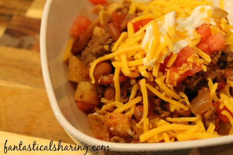 Copycat Petros // This is not just a Frito pie -- it's Knoxville's gourmet version and you have got to try it! #recipe #Petros #chili #onepot Petro Chili Recipe, Petros Chili Recipe, Party Food Main Dish, Restraunt Recipes, Comfort Meals, Recipes Copycat, Frito Pie, Chili Ingredients, One Dish Meals