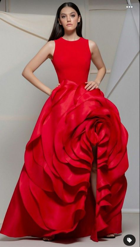 Fancy Gowns, Red Gowns, Elegant Dresses For Women, Beautiful Gowns, Classy Dress, Couture Dresses, Fancy Dresses, Red Fashion, Stylish Dresses