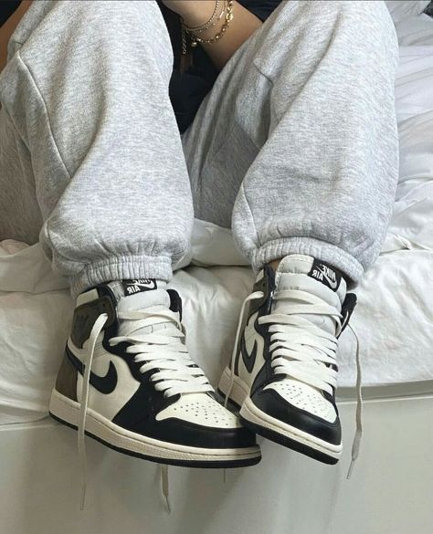 Travis Scott Outfits, Jordan 1 Dark Mocha, Expensive Shoes, All Nike Shoes, Jordan Outfits, Nike Shoes Jordans, Cute Nike Shoes, Hype Shoes, Shoe Inspo