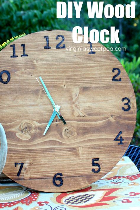 How to Make a Wood Clock - Learn how to make a clock out of wood with this step-by-step tutorial. #woodclock #clocktutorial Harvest Sign, Pumpkin Planter, Woodworking Power Tools, Rustic Pumpkin, Wood Clock, Funky Decor, Woodworking Projects That Sell, Diy Holz, Cadeau Diy