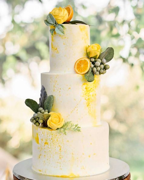 22 Fun and Fruity Wedding Cakes White And Yellow Wedding, Vintage Pasta, Yellow Wedding Cake, Vintage Wedding Inspiration, Wedding Cake Options, Yellow Wedding Theme, Summer Wedding Cakes, Black Wedding Cakes, Fresh Flower Cake