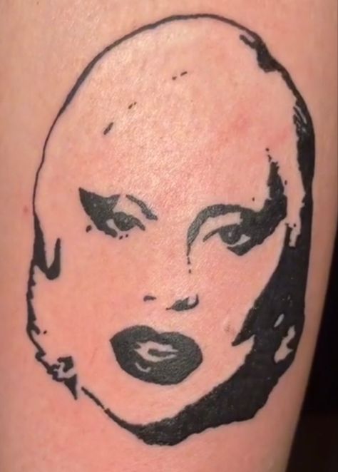 Contrast Tattoo, Lady Gaga Back Tattoo, Lady Gaga Stencil, Lady Gaga Joanne Tattoo, High Contrast Tattoo, Chromatic Tattoo Lady Gaga, Lady Gaga Tattoo, Lady Gaga Aesthetic Black And White, Tattoo Apprenticeship