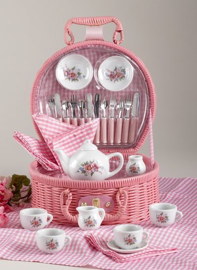 tea set infantil - juguete Tea Cups And Saucers, Cups And Saucers, Wicker Basket, Tea Set, Tea Party, Tea Cups, Porcelain, Tea, Pink